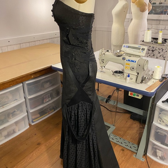 BCBG runway dress. Black - Picture 9 of 11